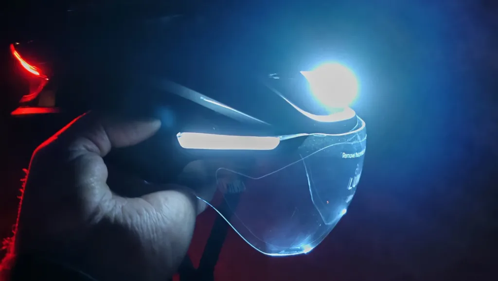 Lumos Ultra E-Bike Helm - Rückseite Nacht seitlich