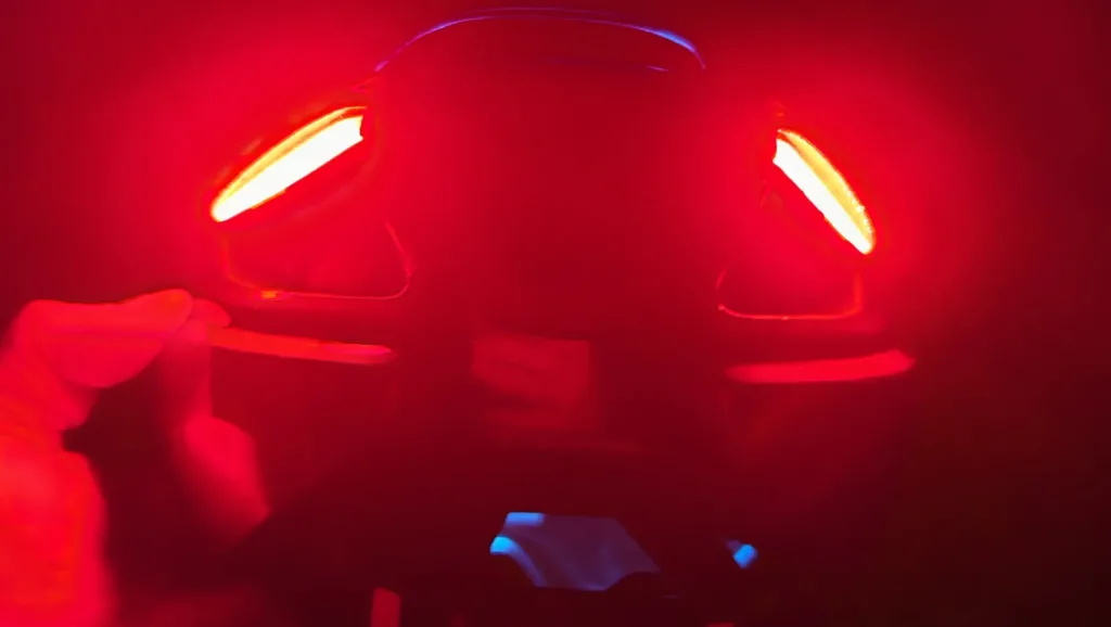 Lumos Ultra E-Bike Helm - Rückseite am Nacht