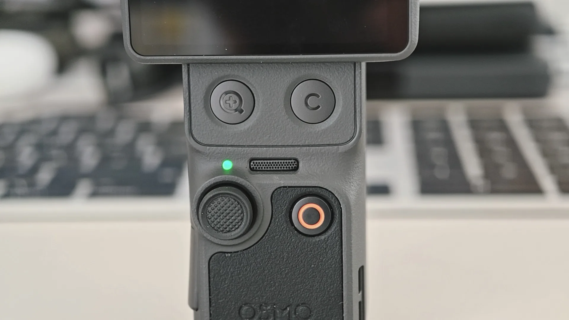 DJI Osmo Pocket 4