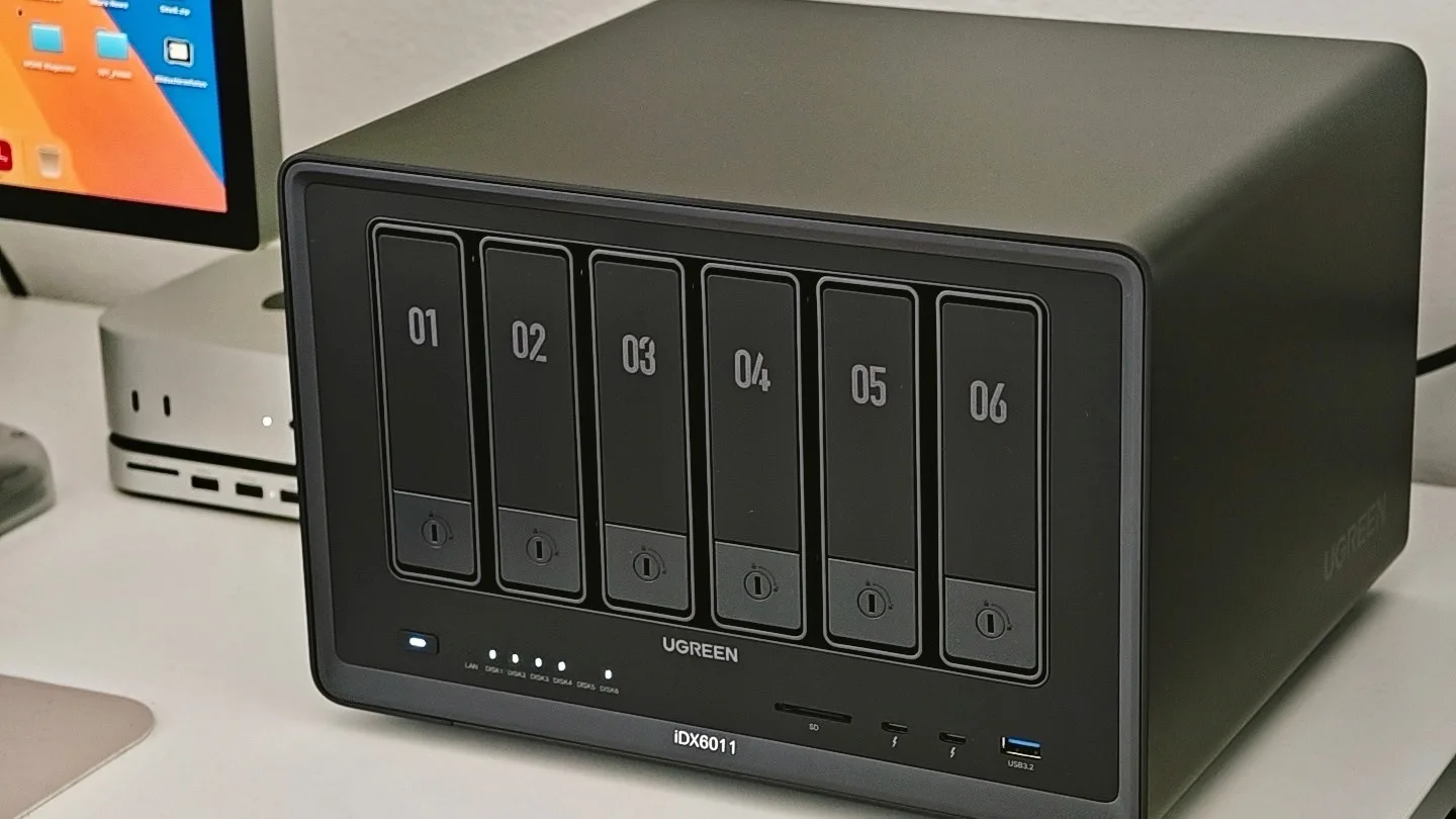 Ugreen IDX6011 AI NAS